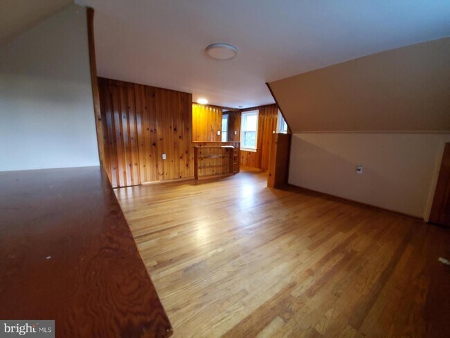 Foto del edificio - 760 Village Rd W