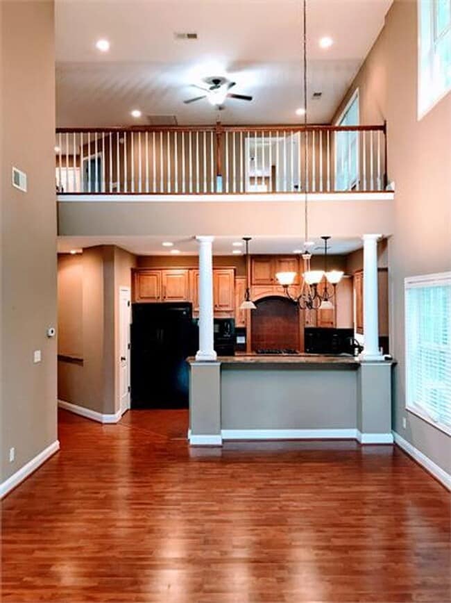 Building Photo - Townhouse in Forest