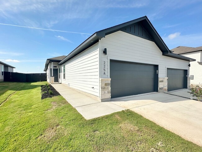 Building Photo - Luxury 3-Bed, 2-Bath in Buda, TX!