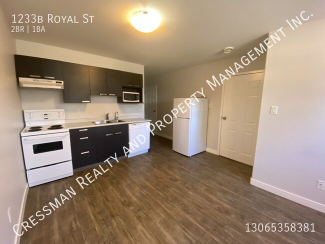 Photo du bâtiment - 2 Bed, 1 Bathroom Basement Suite!