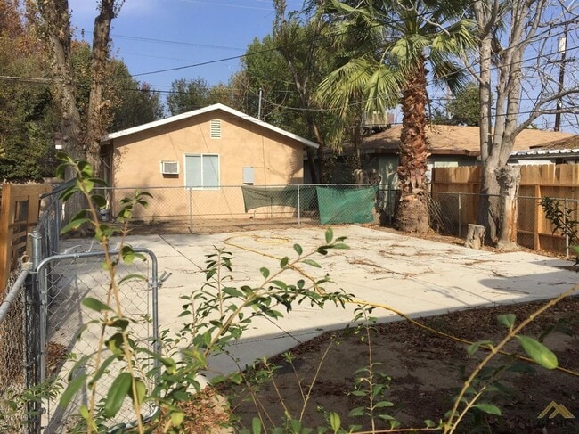 Foto del edificio - 122 Highland Dr