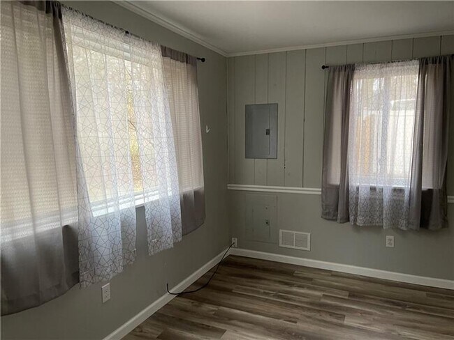 Building Photo - 5527 Brightwood Rd