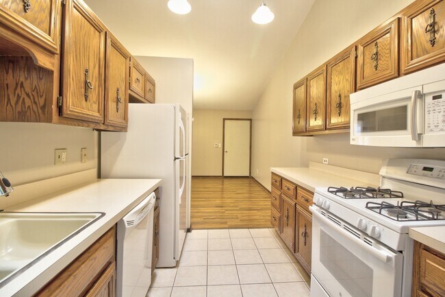 Building Photo - 1408 Peachtree Ln