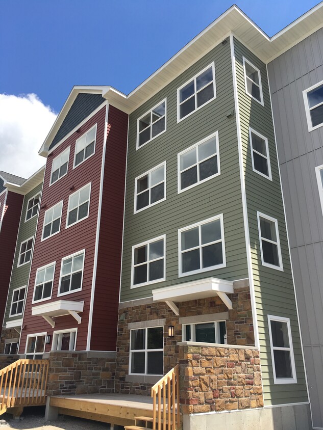 Primary Photo - Kingston Pointe