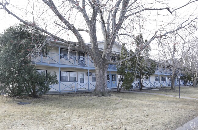 Foto del edificio - Hillcrest Apartments