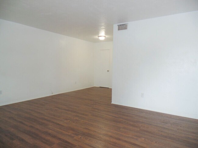 Foto del edificio - Updated, spacious one bedroom