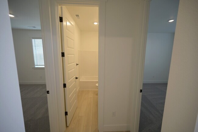 Foto del edificio - Beautiful New 3 Bed 2 Bath Home in Rolling Hills – Built in 2025