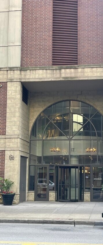 Foto del edificio - 630 N State St