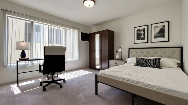 Building Photo - MH 1726 Midvale Ave