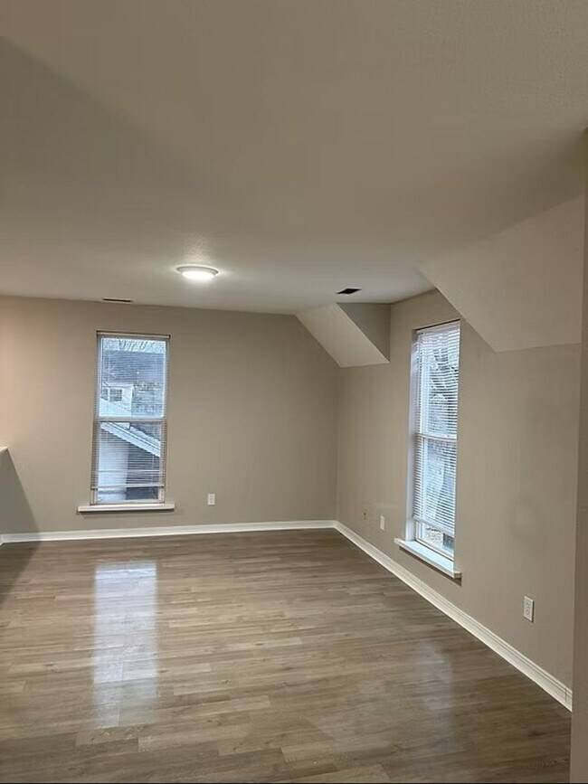 Foto del edificio - 320 S Florence Ave