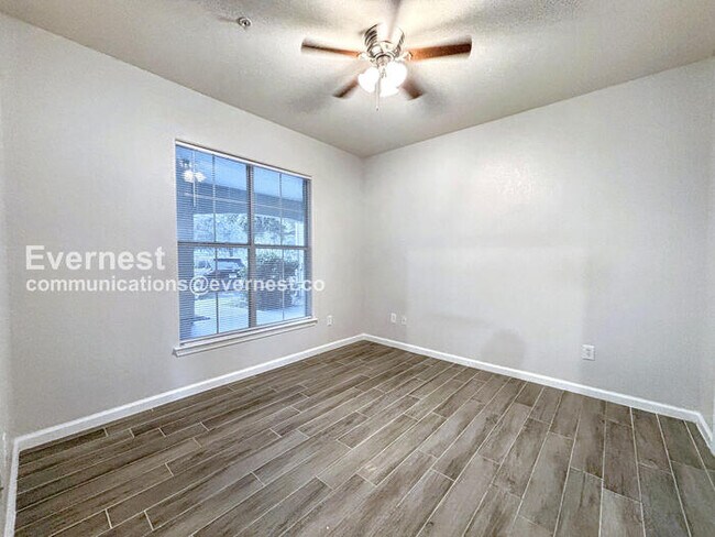 Foto del edificio - 8290 Gate Pkwy W