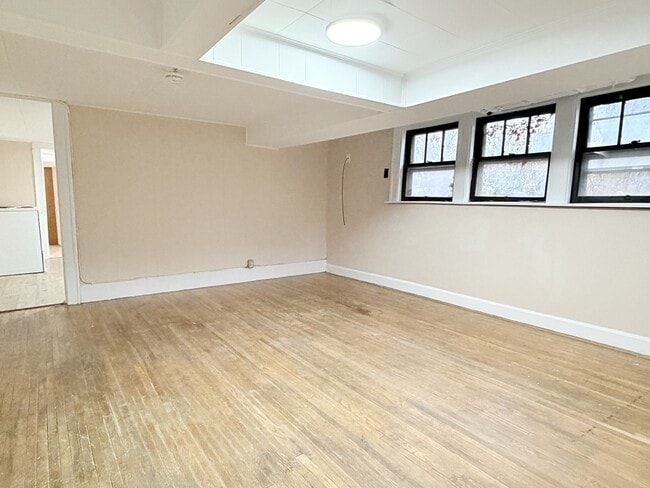 Building Photo - 474 Chilver Rd