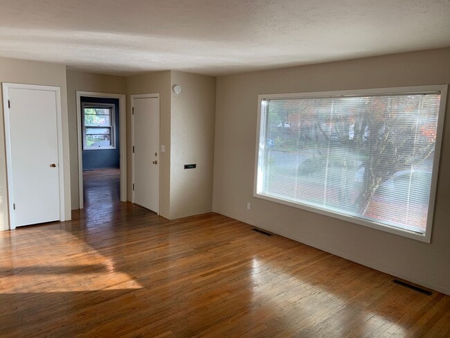 Foto del edificio - Available Now! 3 Bedroom 1.5 Bath House Cl...