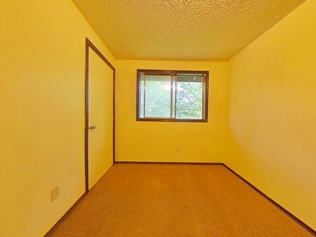 Foto del edificio - 2 Bedroom 4-Plex ~ South Corvallis ~ Small...