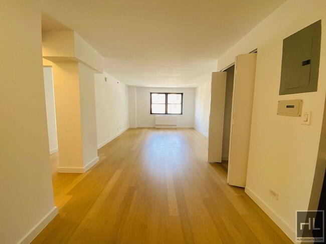 Building Photo - East 39th Street