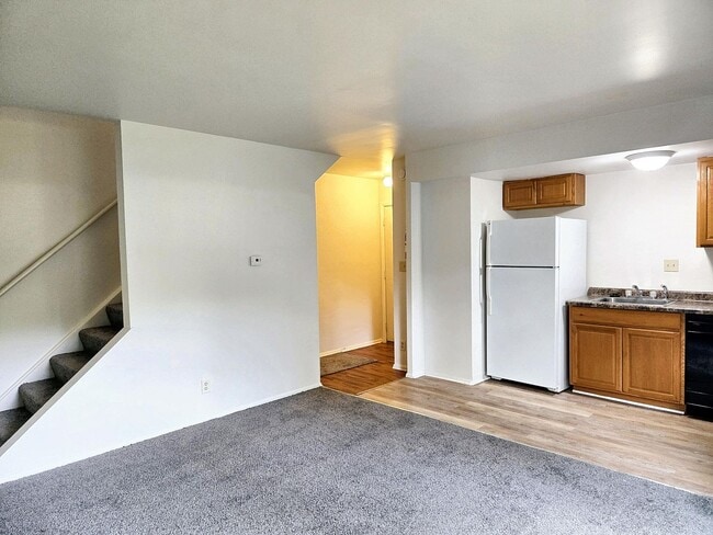 Building Photo - 3687 Kenbrooke Ct