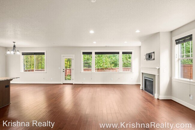 Building Photo - 4 br, 2.5 bath House - 7515 NE Owens St.