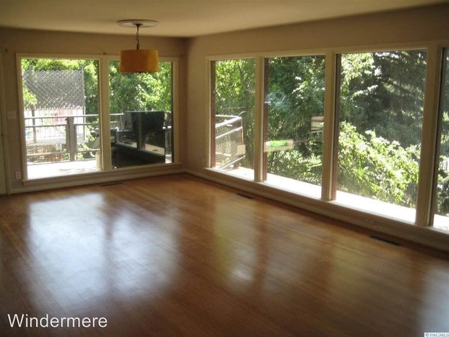 Building Photo - 4 br, 2 bath House - 1725 NE Upper Drive