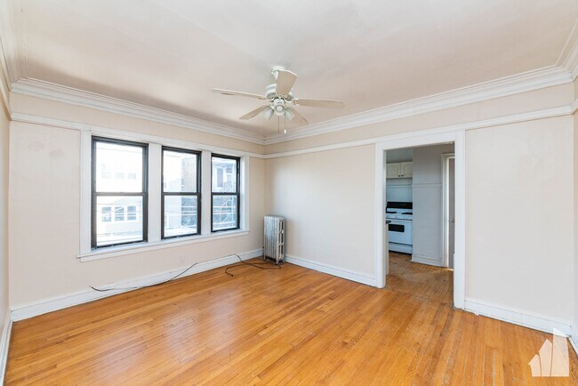 Building Photo - 4455 N Artesian Ave