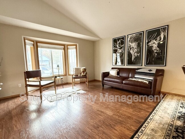 Building Photo - 60031 Ridgeway Loop