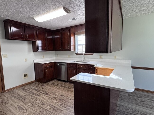 Building Photo - 111 Rainbow Ave