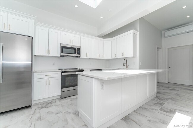 Building Photo - 138 E Park Ave