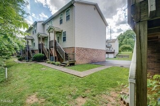 Building Photo - 2305 S Greenwood Dr