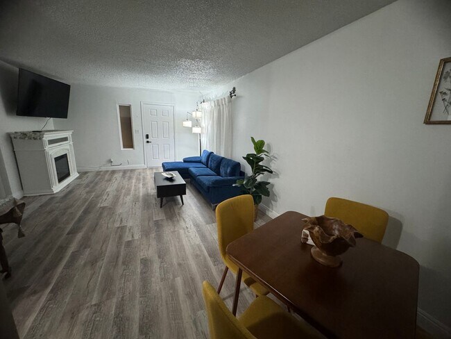 Foto del edificio - One bedroom, One bath. Downstairs unit. 89101