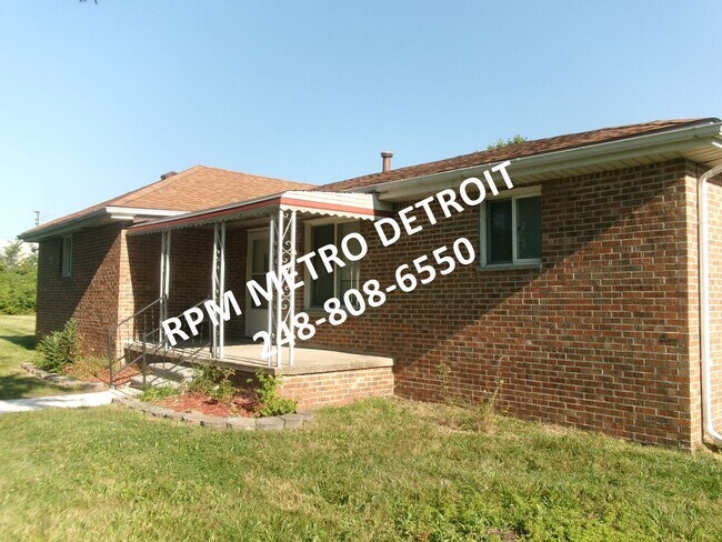 Building Photo - 4 Bedroom Ranch Home in Romulus