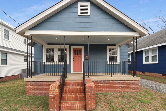 Building Photo - 215 E Cummings Ave