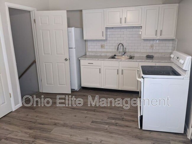 Foto del edificio - 429 Barnett Rd