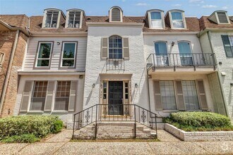 Building Photo - 386 N Post Oak Ln
