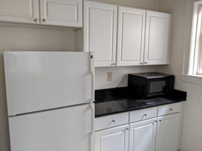 Building Photo - 2 bedroom in Evanston IL 60201