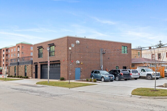 Building Photo - 8500 Georgiana Ave