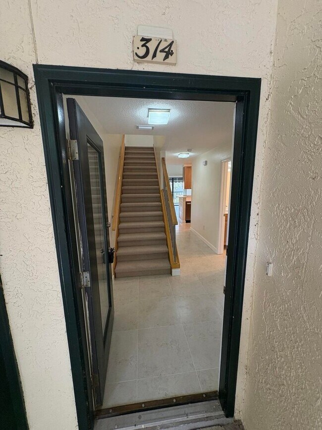 Building Photo - 2 Bedroom in Bluewater Bay!