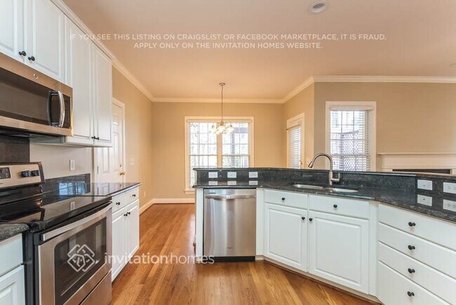 Building Photo - 15903 Kelly Park Cir