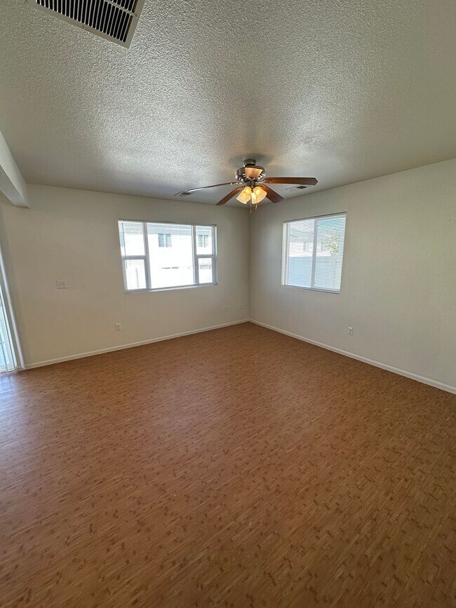 Foto del edificio - 3 BEDROOM, 2.5 BATHROOM SOUTH PARK TWINHOME WITH ATTACHED 2 CAR GARAGE