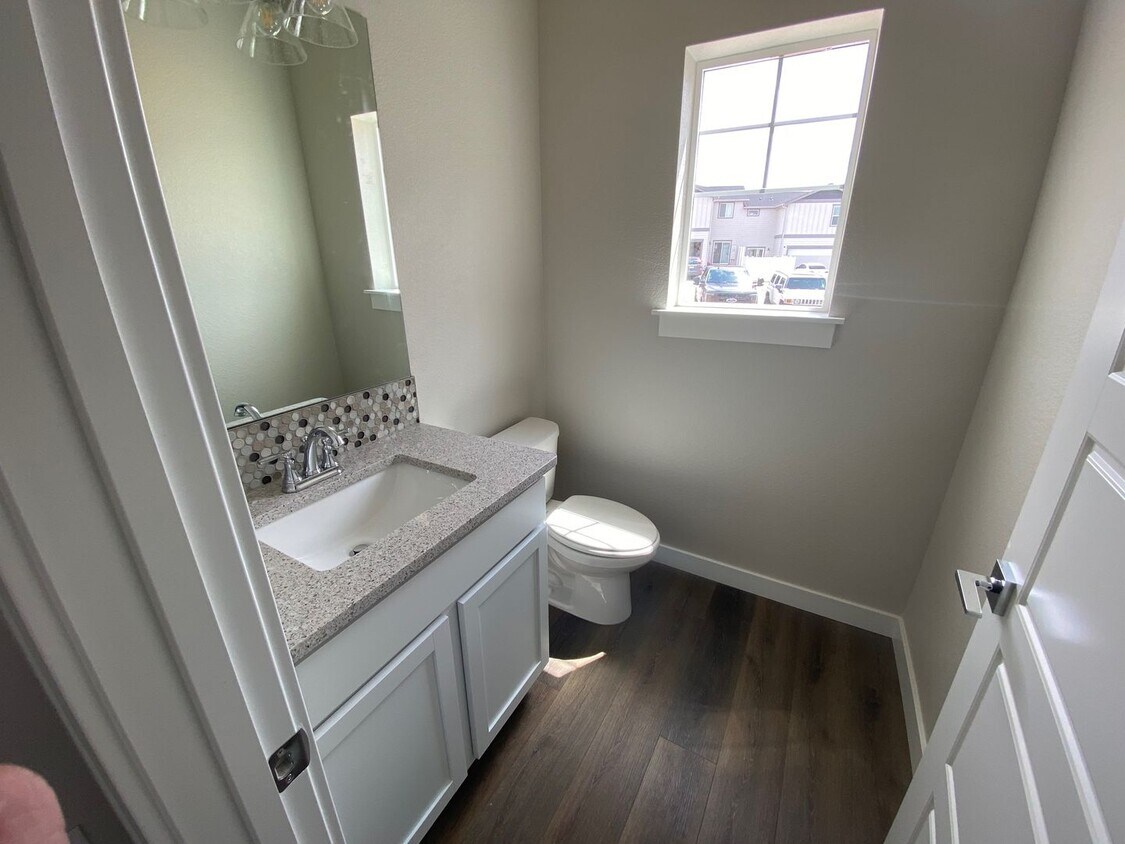 Foto principal - Beautiful BRAND NEW townhome in Chimney Park!