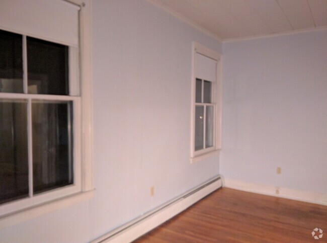 Building Photo - 92 S Main St