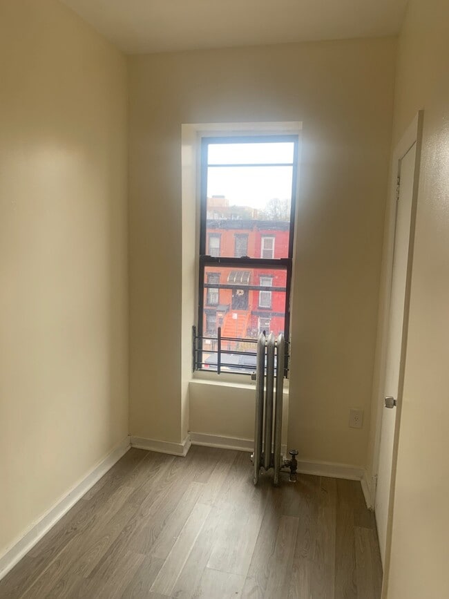 Foto del edificio - 463 Van Buren St