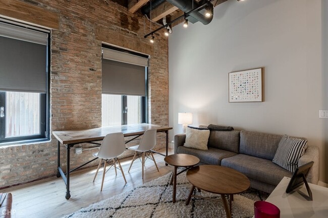 Foto del edificio - 729 N Sangamon St