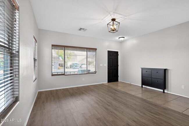 Building Photo - 939 E Sourwood Dr