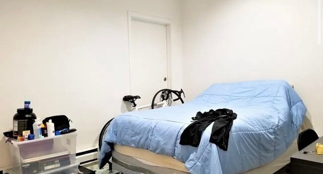 Building Photo - 452 Park Dr