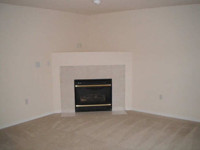 Foto del edificio - Spacious home and yard ready for you!