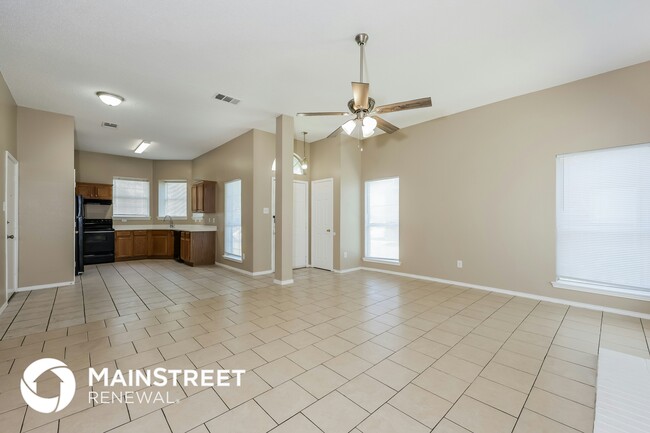Building Photo - 521 Redbud Dr