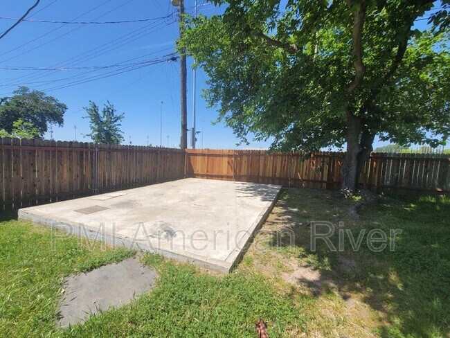 Building Photo - 3729 Balsam St