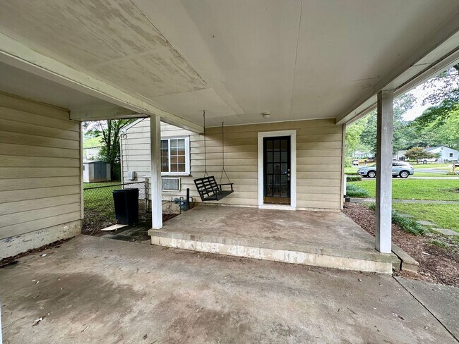 Foto del edificio - Charming Cottage situated on a nice lot in...