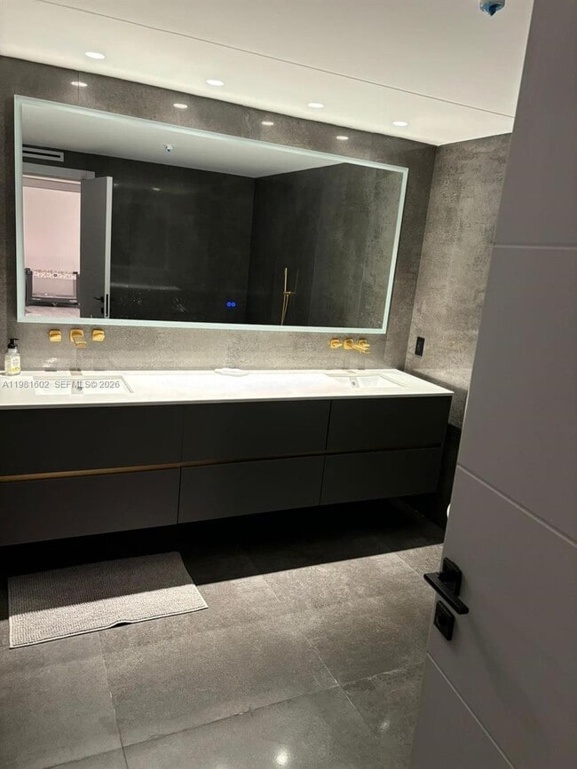 Building Photo - 19355 Turnberry Way