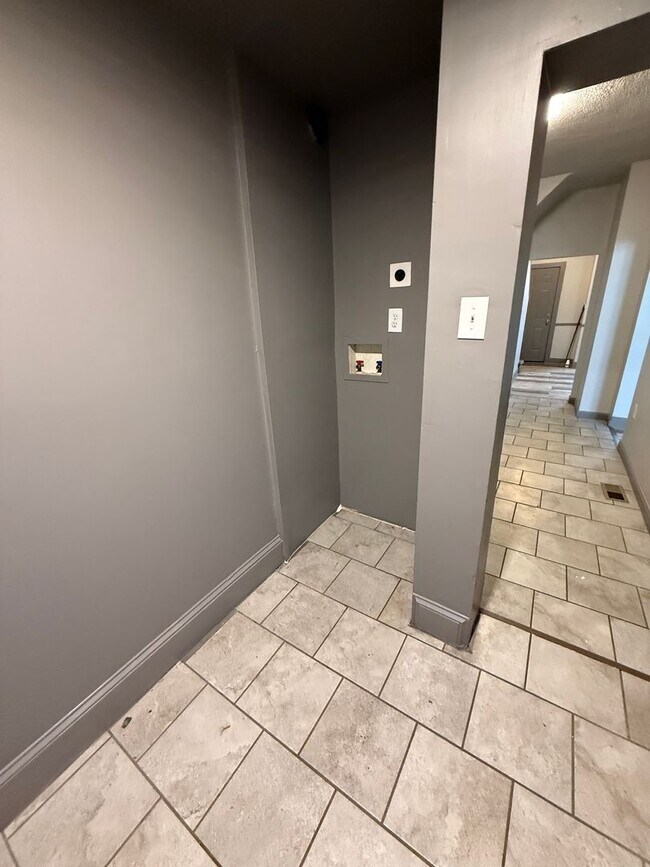 Foto del edificio - Charming 3-Bedroom Home for Rent with a Ya...