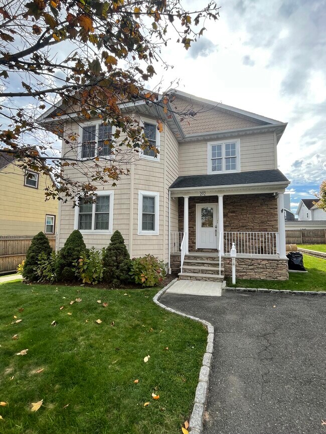 Foto del edificio - 292 Hemlock Ter